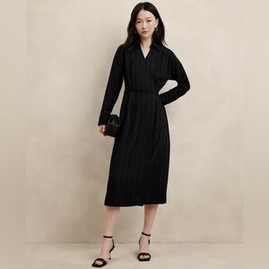 NWT! Banana Republic Black Tonal Stripe Wrap Midi Dress - Size Small⭐️